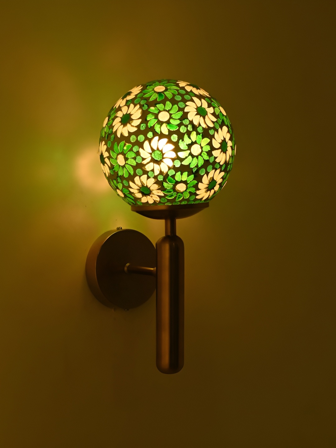 

Afast Green Glass Traditional Spherical Shaped Wall Lamp
