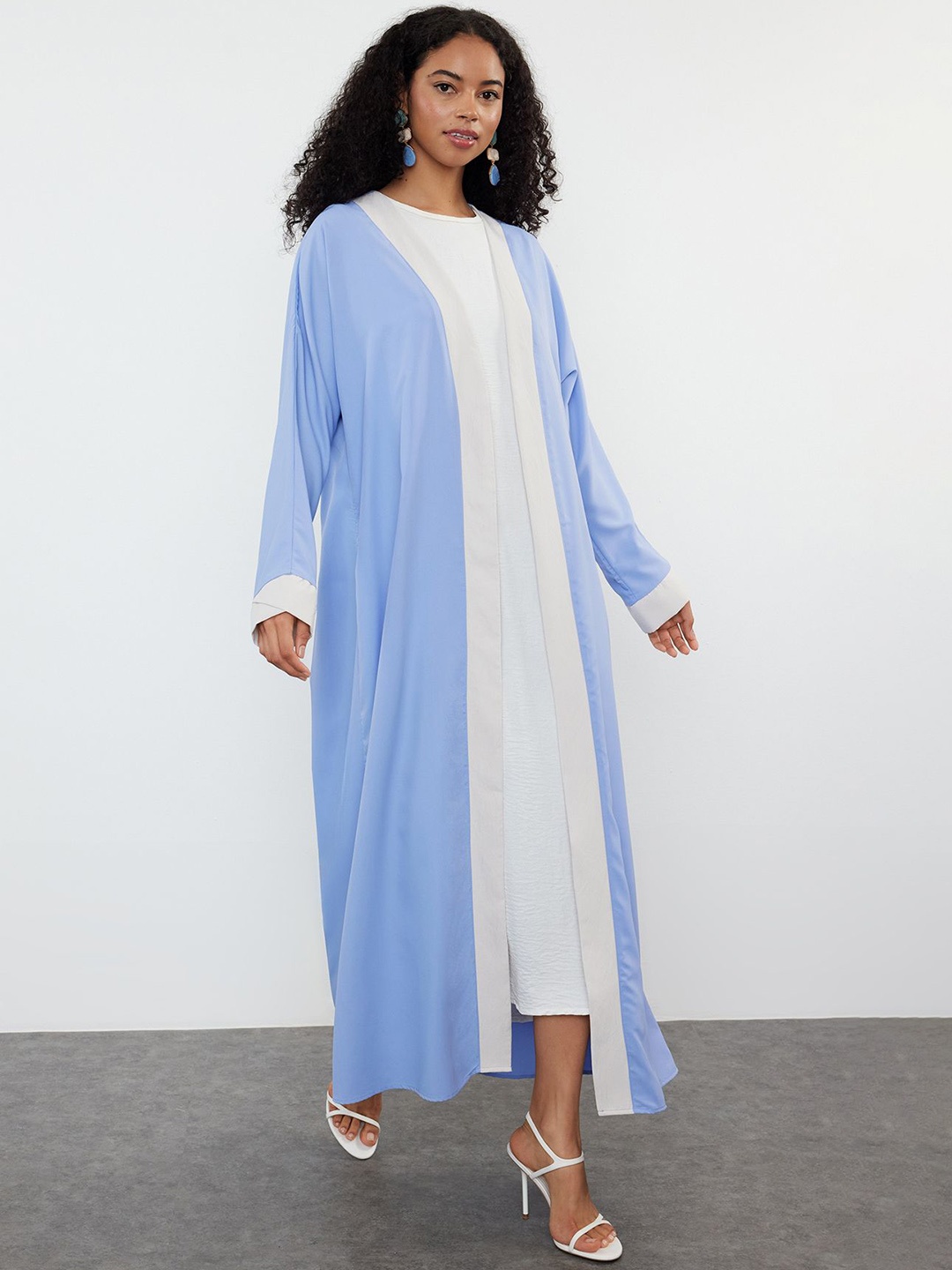 

Trendyol V-Neck Open Front Longline Shrug, Blue