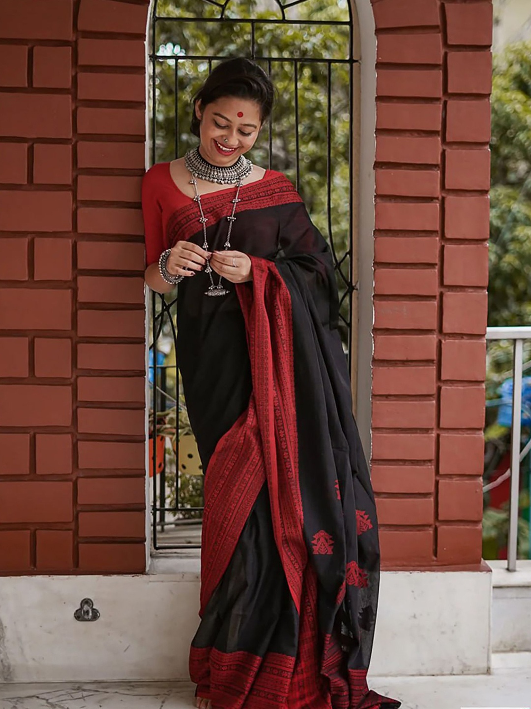 

Aldwych Woven Design Chanderi Saree, Black