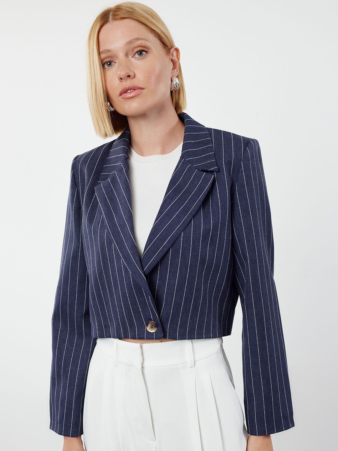 

Trendyol Striped Notched Lapel Single Breasted Crop Blazer, Navy blue