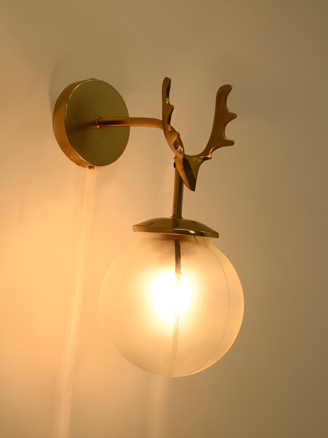 

Afast White Glass Traditional Spherical Shaped Wall Lamp
