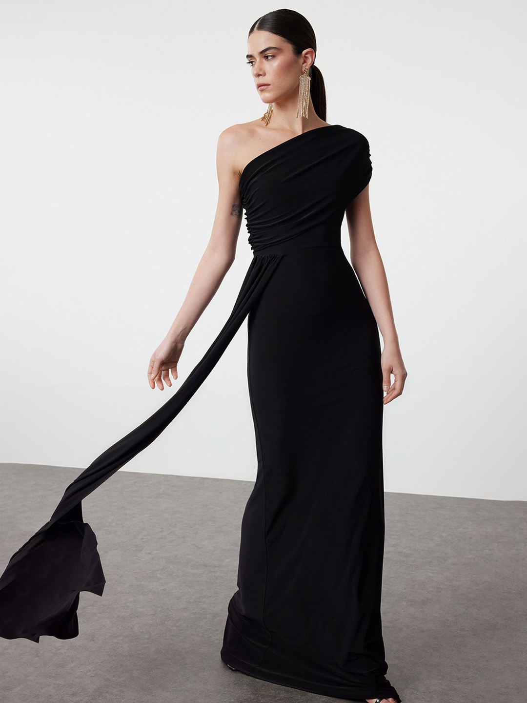 

Trendyol Solid One Shoulder Maxi Dress, Black