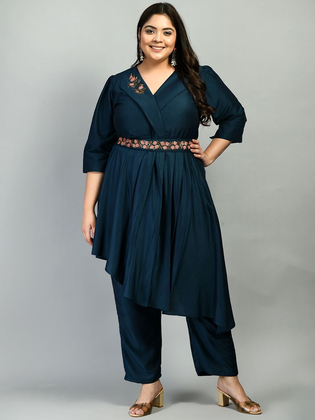 

DesiNoor.com Plus Size Floral Embellished V-Neck Cotton Silk Tunic With Trousers & Belt, Teal