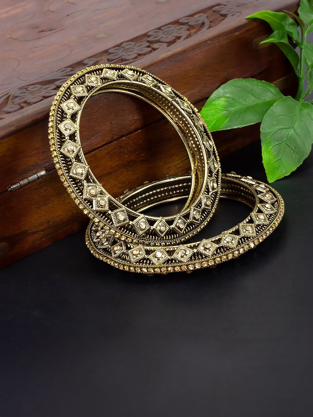 

PRIVIU Set Of 2 Brass-Plated Stone-Studded Antique Bangles, Gold