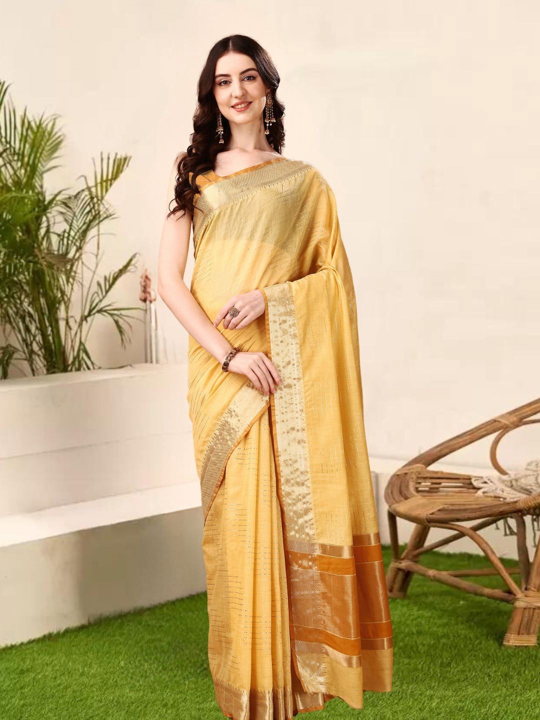 

MAGMINA Woven Design Zari Banarasi Saree, Yellow