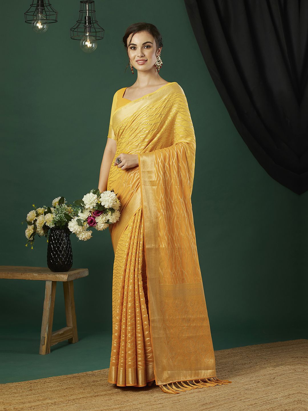 

KAYOMMI Woven Design Zari Pure Georgette Saree, Yellow