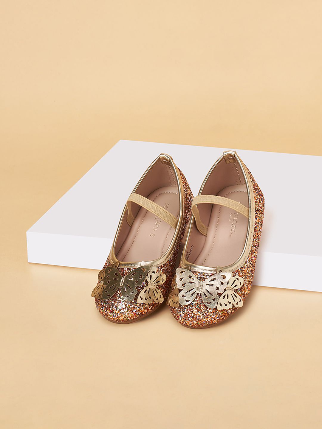 

Pantaloons Junior Girls Ballerinas Flats, Gold