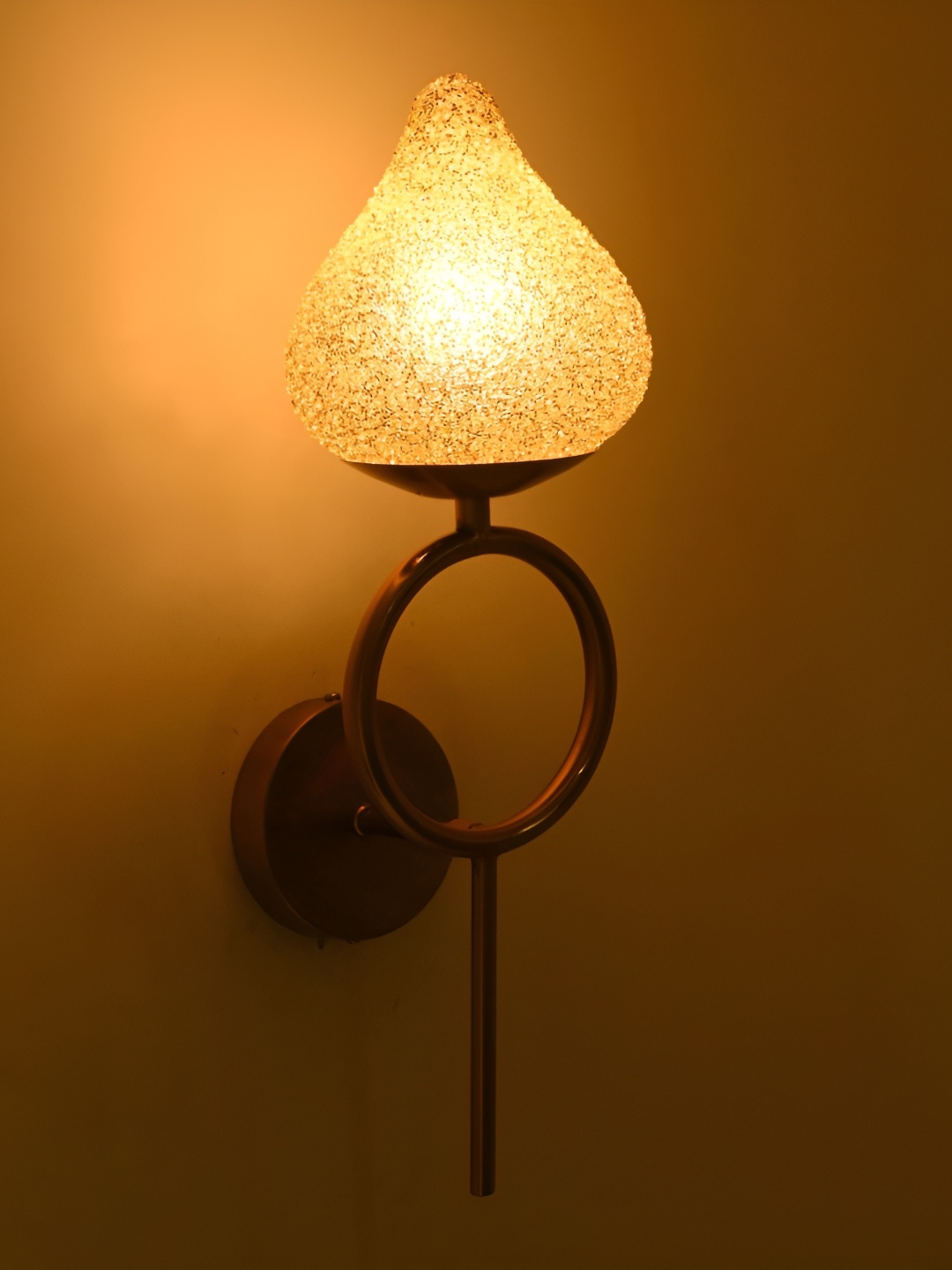 

Afast Gold Toned & Yellow Textured Glass Contemporary Abstract Shaped Wall Lamp