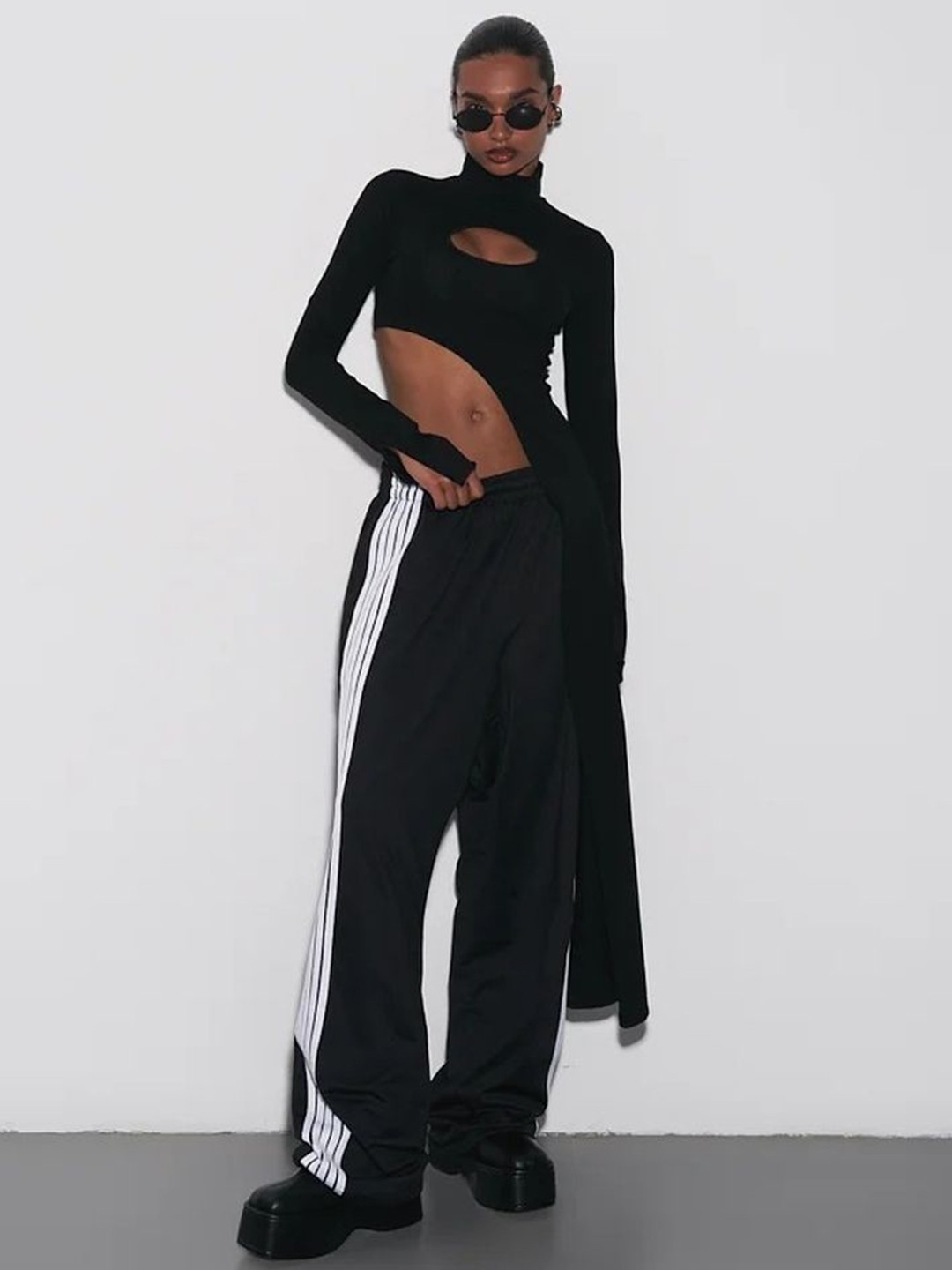 

LULU & SKY Top, Black