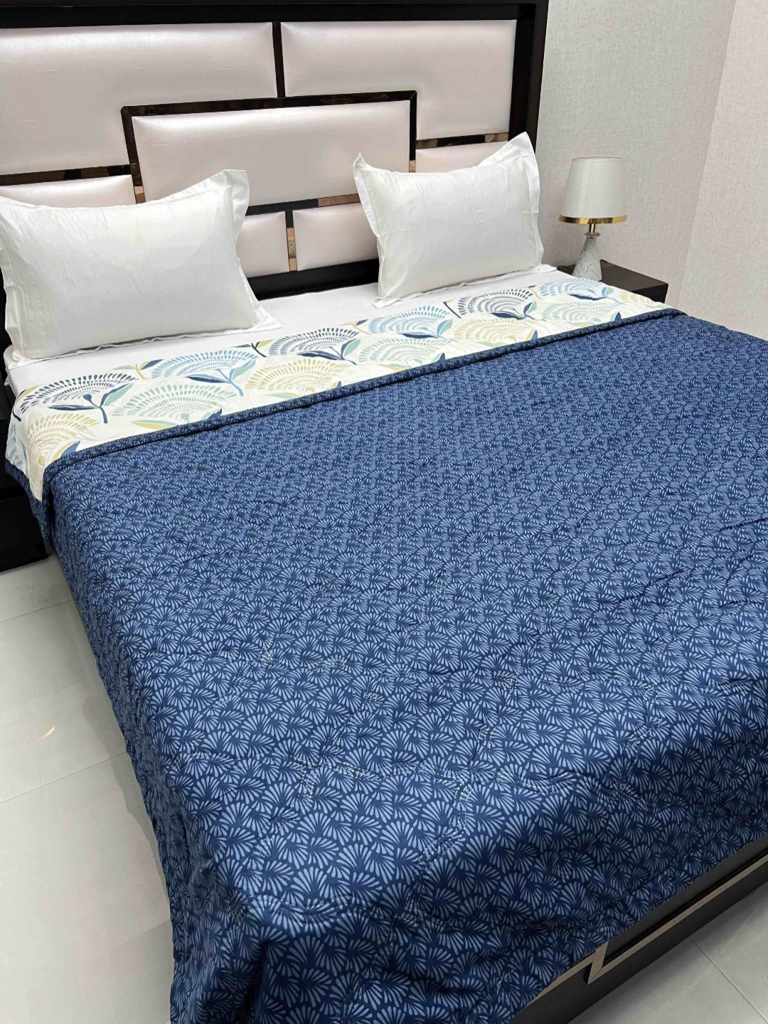 

Pure Decor Blue & White Floral Printed AC Room 210 GSM Reversible Double Bed Comforter