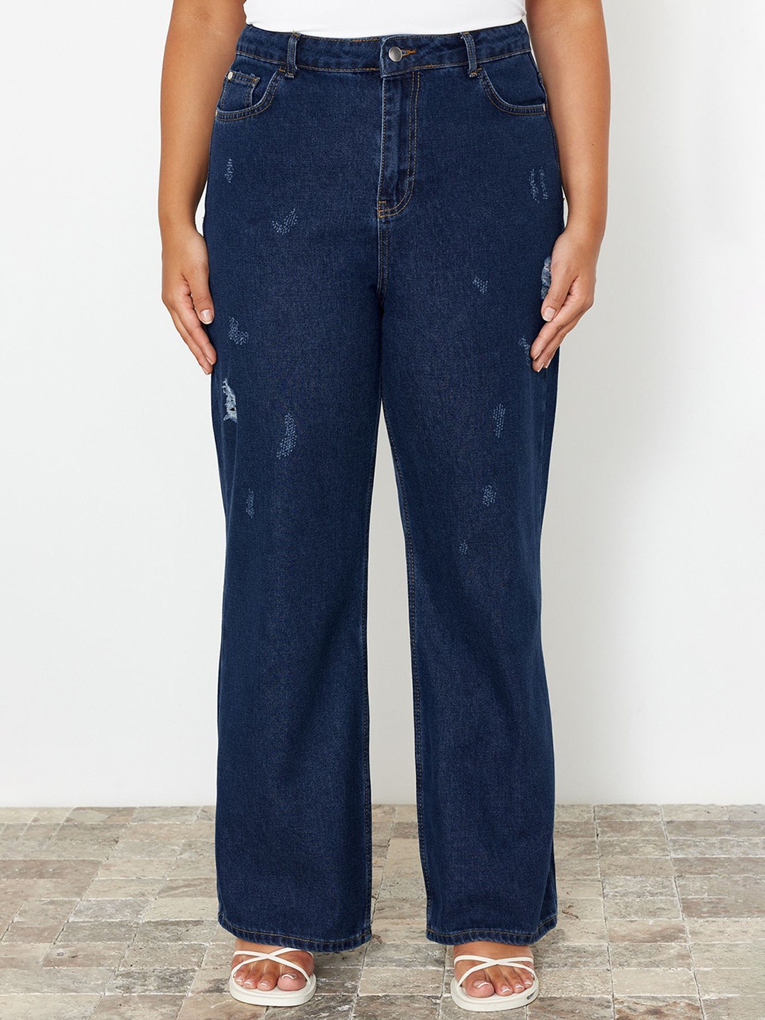 

Trendyol Women Mildly Distressed Regular Fit Jeans, Na