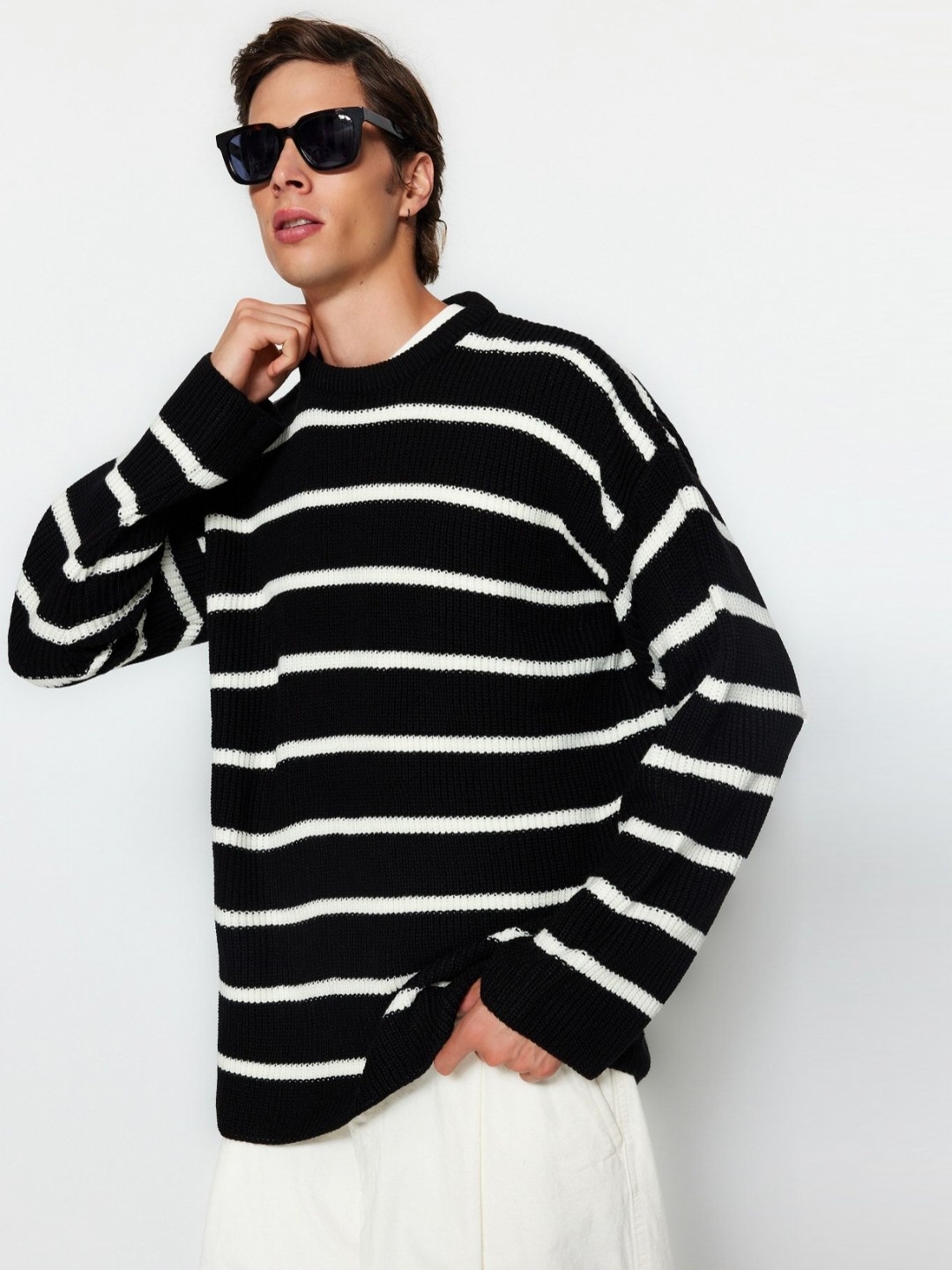 

Trendyol Unisex Striped V-Neck Pockets T-shirt, Na