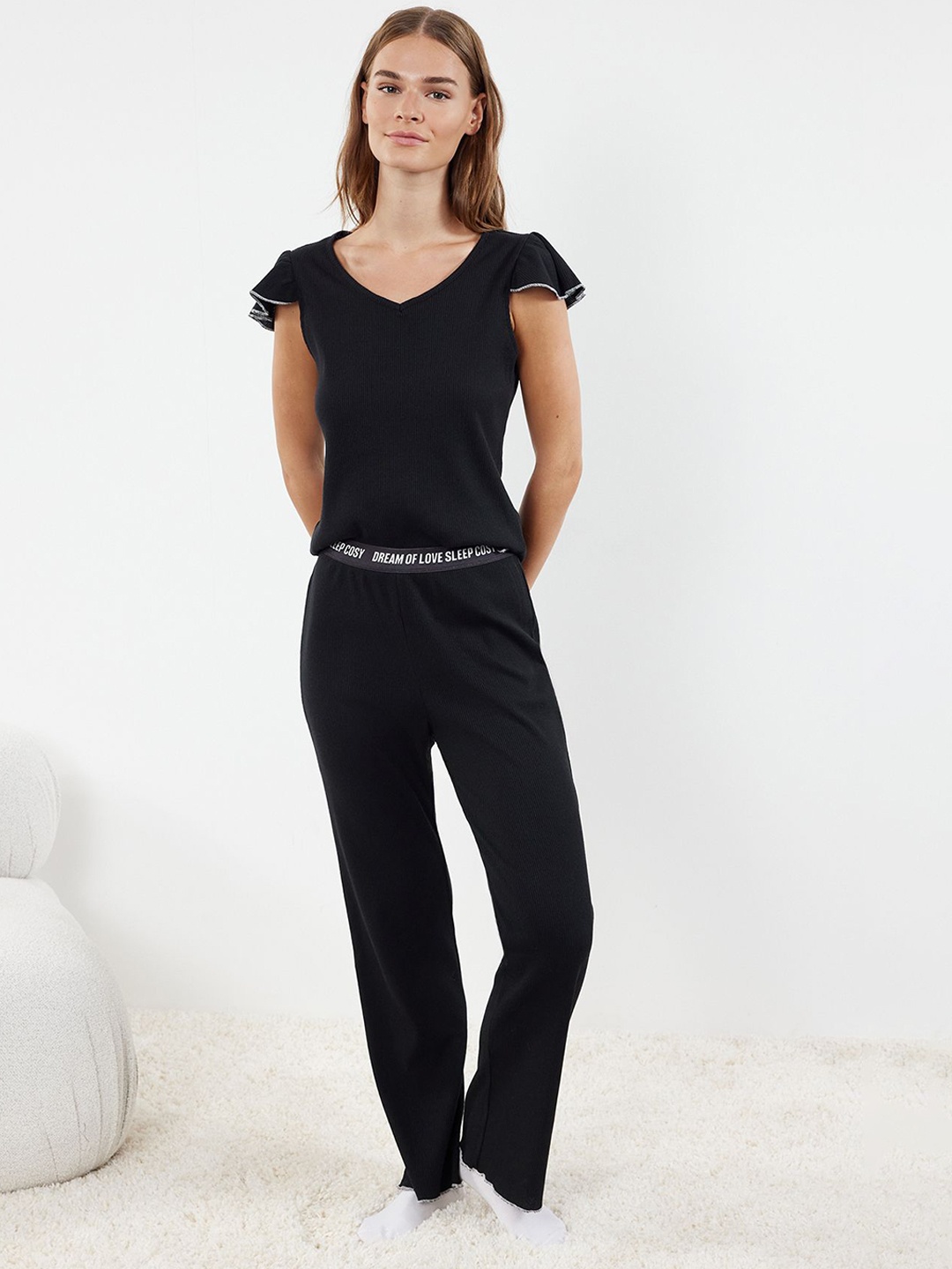 

Trendyol Women solid Night suit, Black