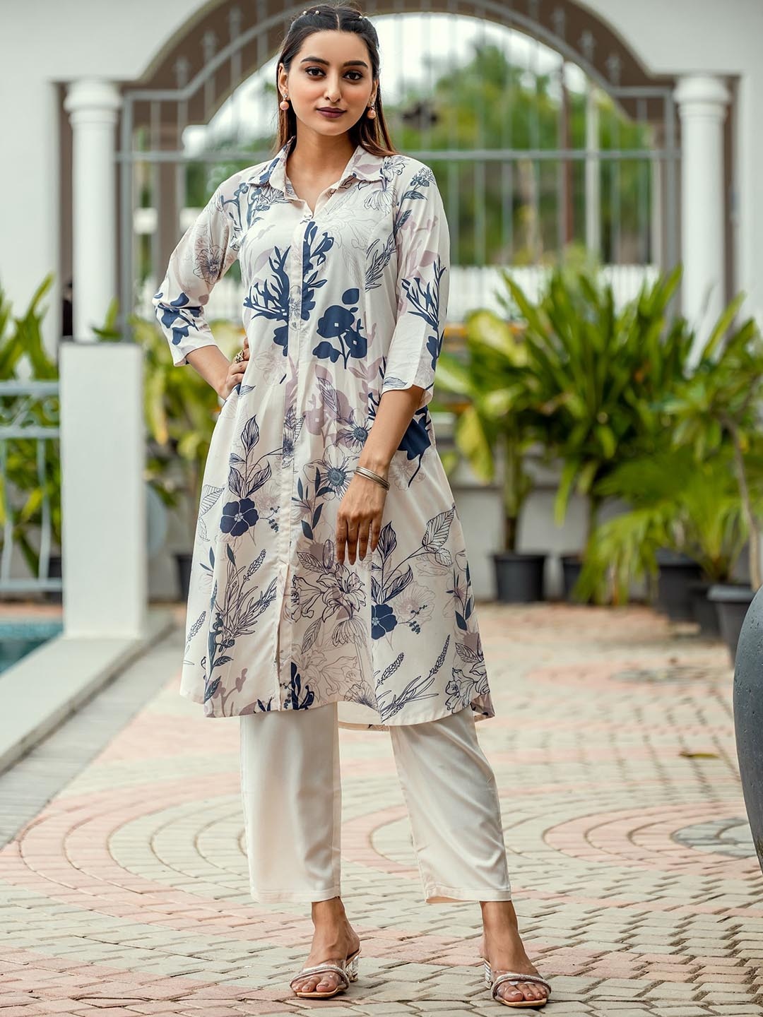 

MITTOO Floral Printed Shirt Collar A-Line Kurta With Pyjama, White