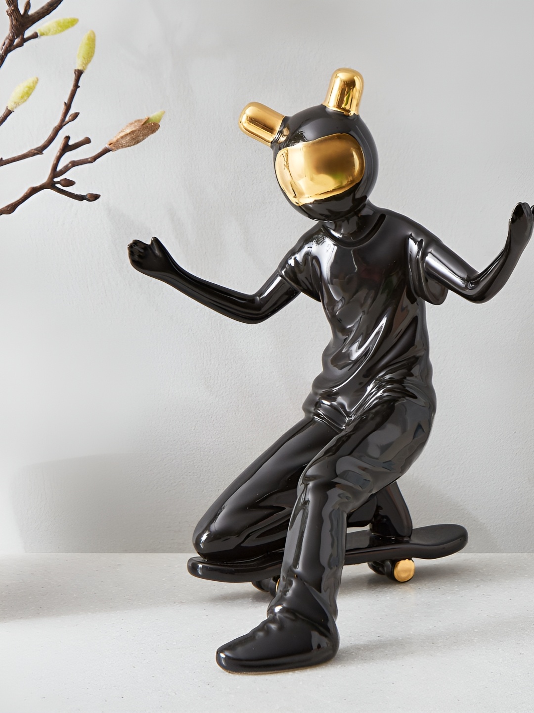 

Home Centre Thames Aero Black & Gold Toned Skateboard Figurine Showpiece