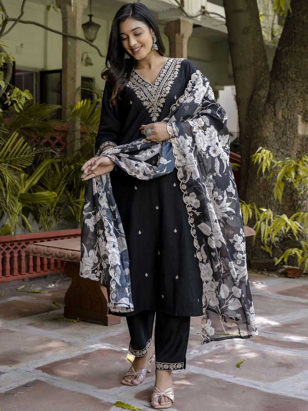 

VredeVogel Ethnic Motifs Embroidered Straight Thread Work Kurta with Trousers & Dupatta, Black