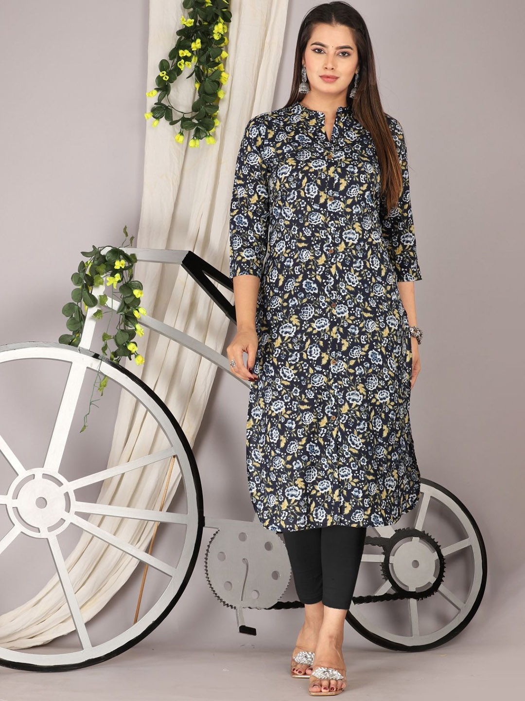 

Mehsoos Floral Printed Mandarin Collar Cotton Straight Kurta, Blue