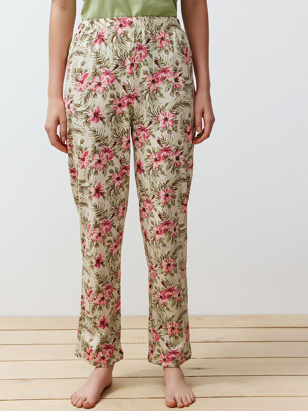 

Trendyol Women Solid Top & Floral Pyjama, Green