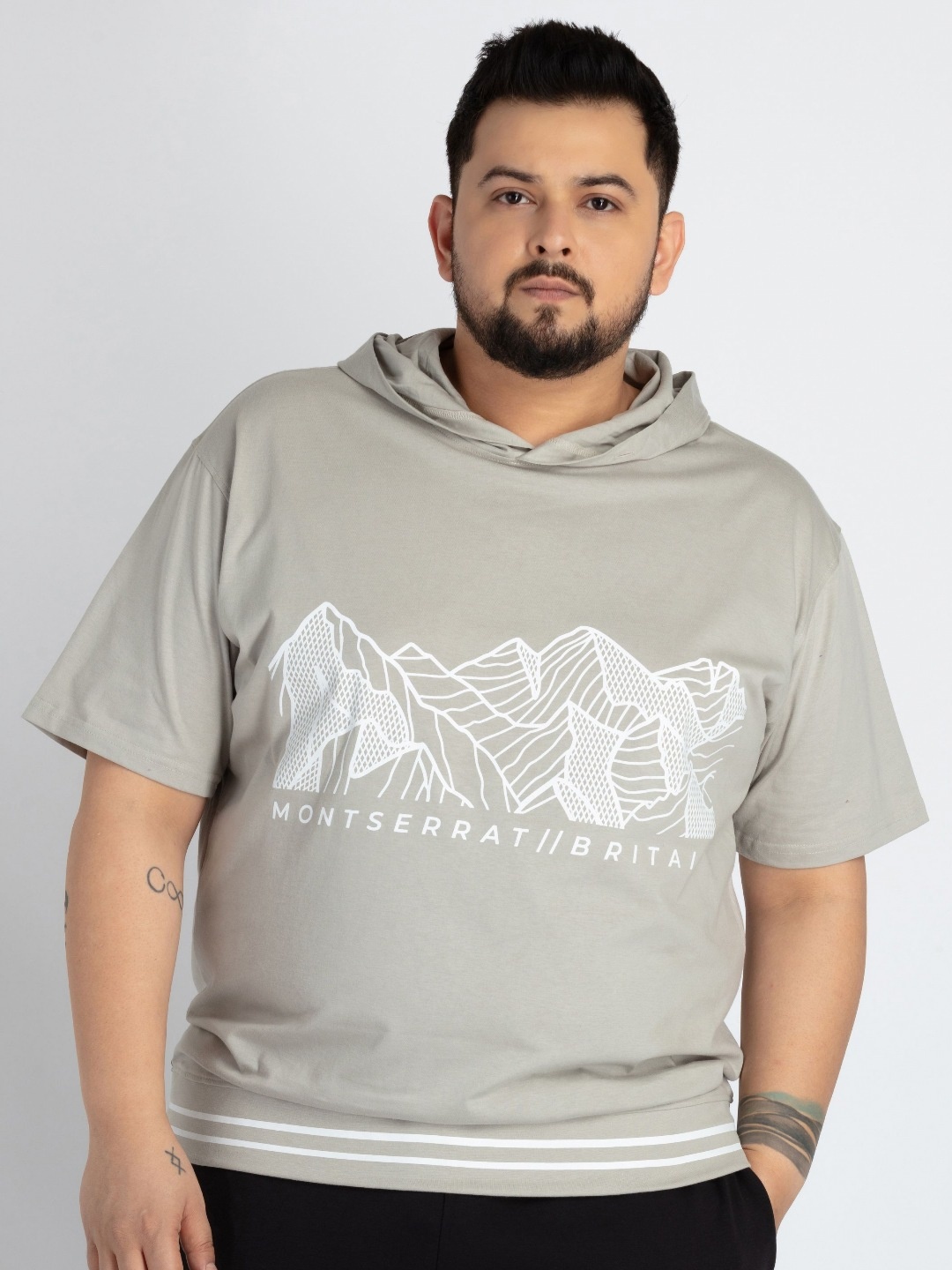 

UNSIZED Men Graphic Printed Hood Cotton T-shirt, Grey