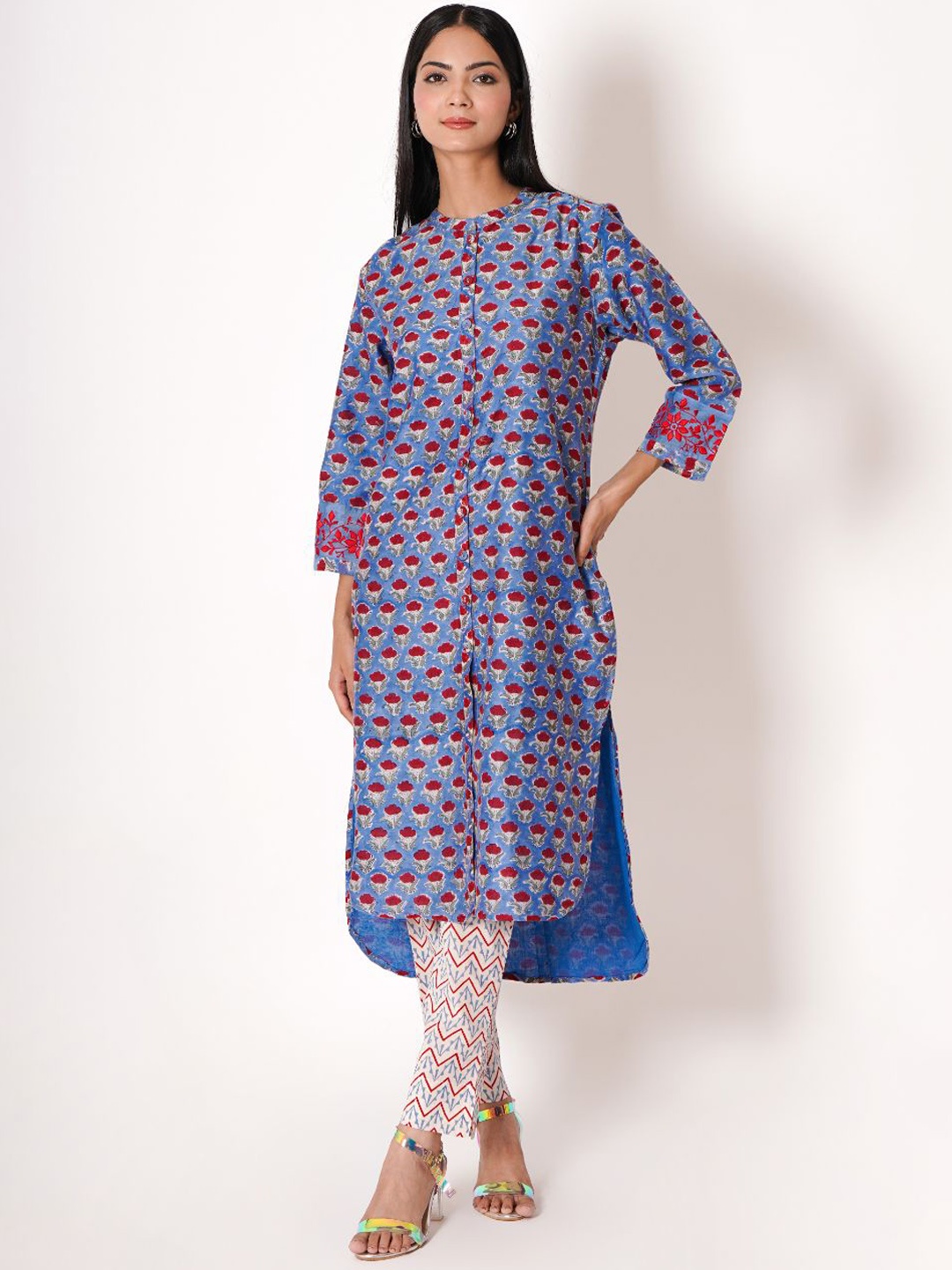 

Kameez by Pooja Kejriwal Floral Printed Chanderi Silk Kurta With Trousers, Blue