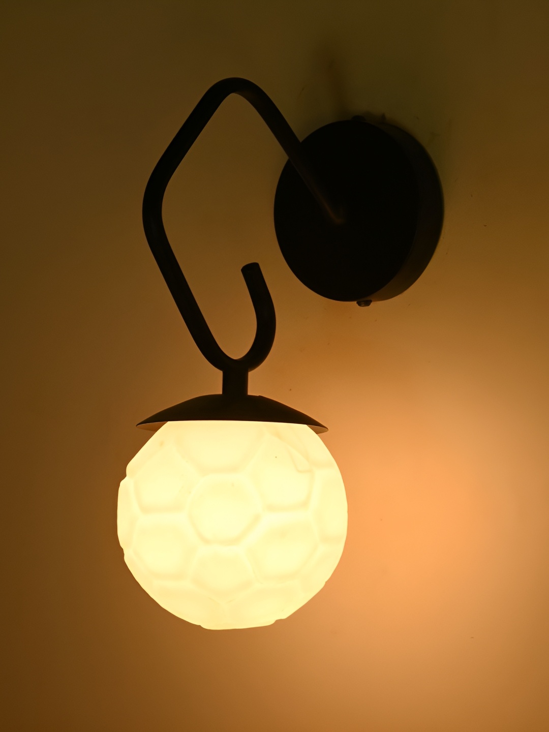 

Afast White Glass Traditional Spherical Shaped Wall Lamp