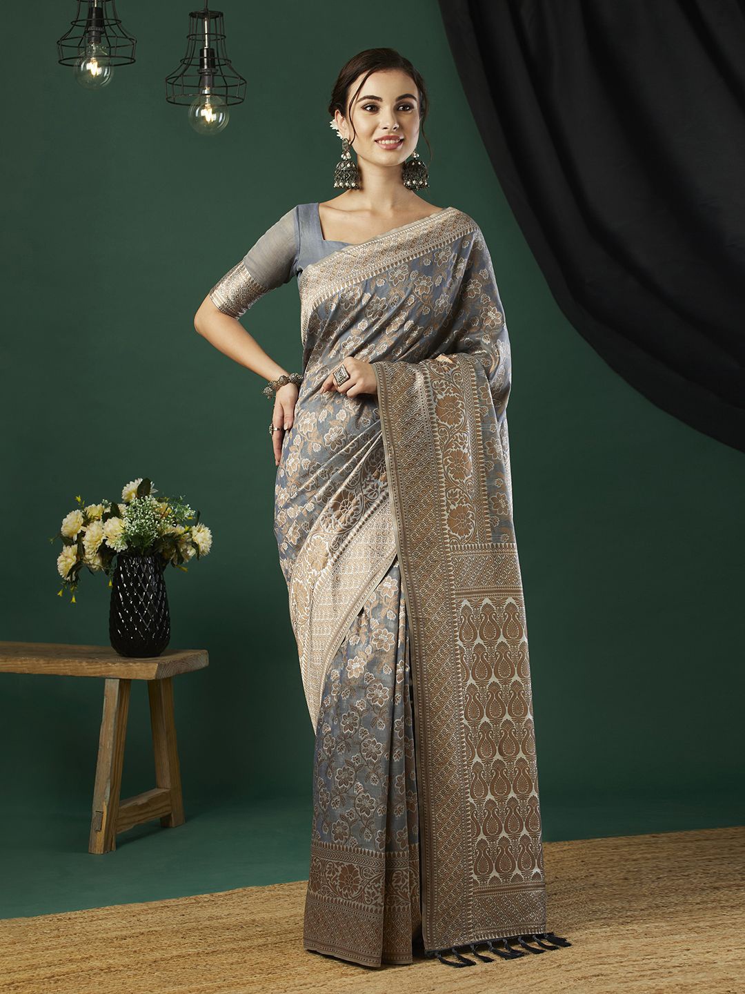 

KAYOMMI Ethnic Silk Motifs Zari Pure Linen Saree, Grey