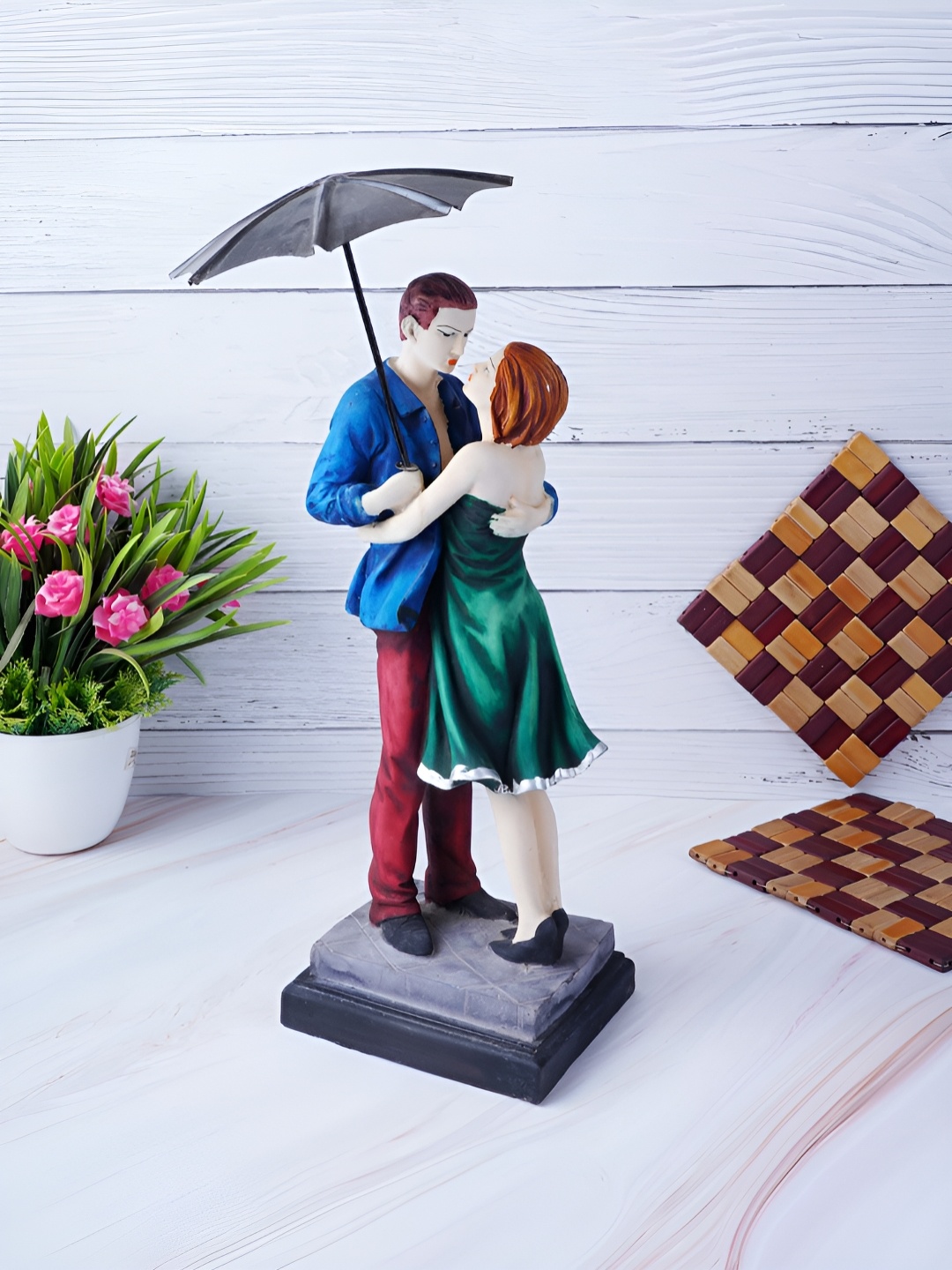 

FASHIYANOO Red & Blue umbrella Couple Figurine Showpiece