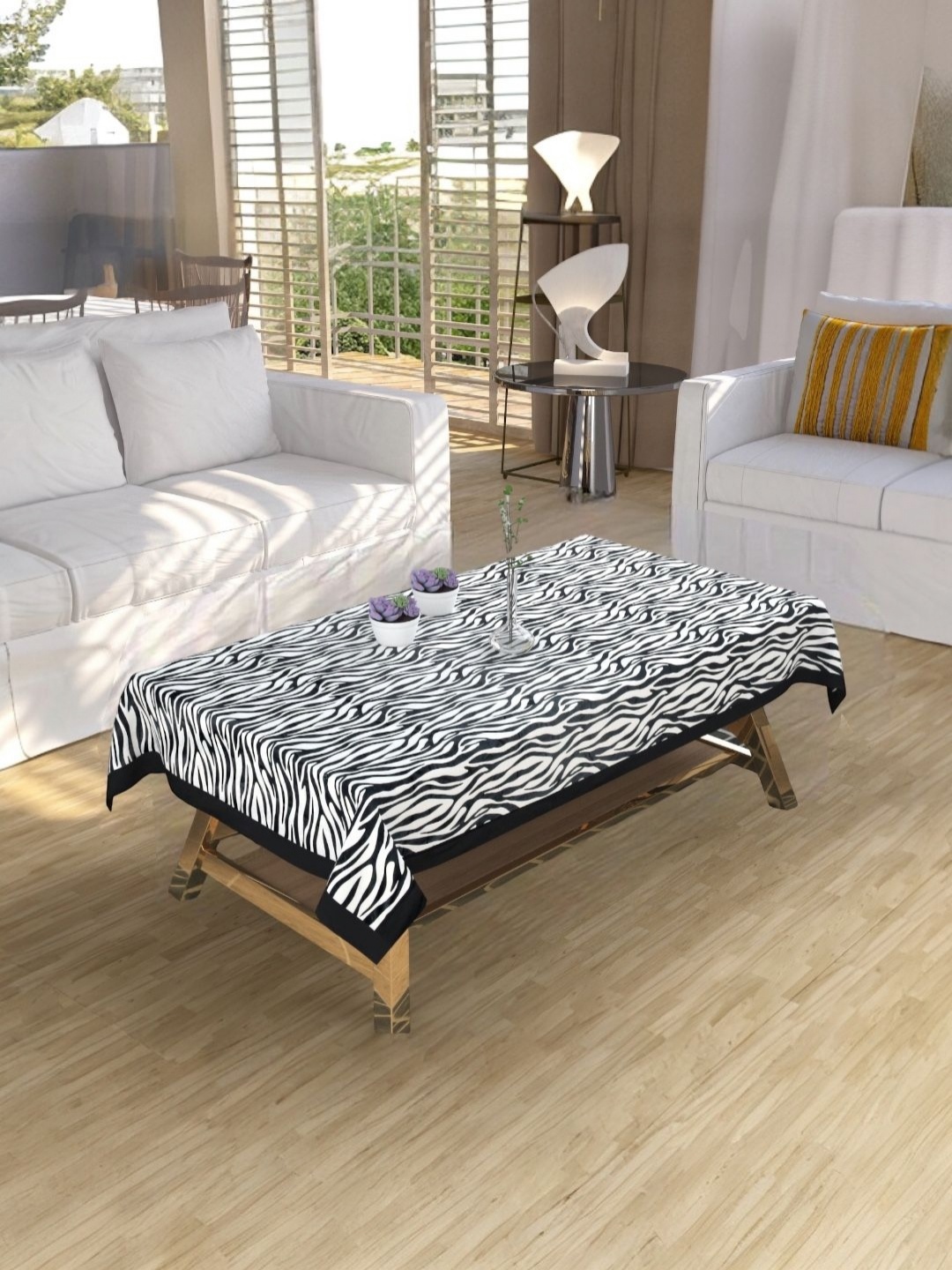 

BIGGER FISH Off White and Black Abstract Printed Velvet Rectangle 4-Seater Table Cover