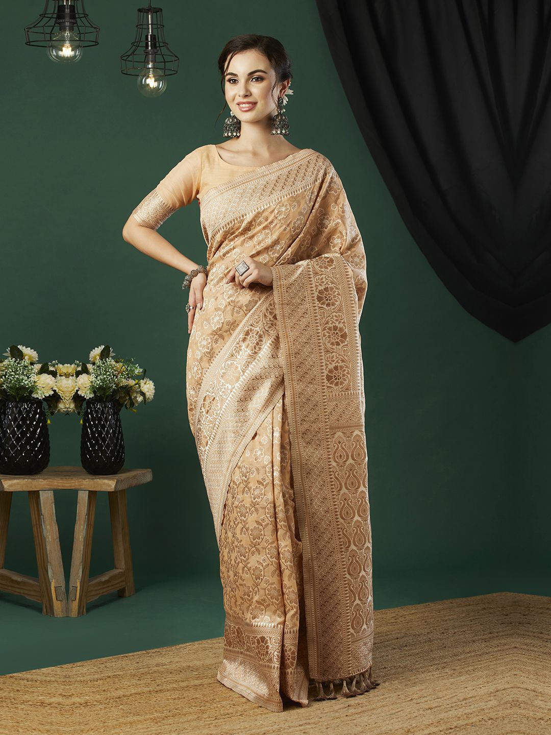 

KAYOMMI Woven Design Zari Pure Linen Saree, Tan