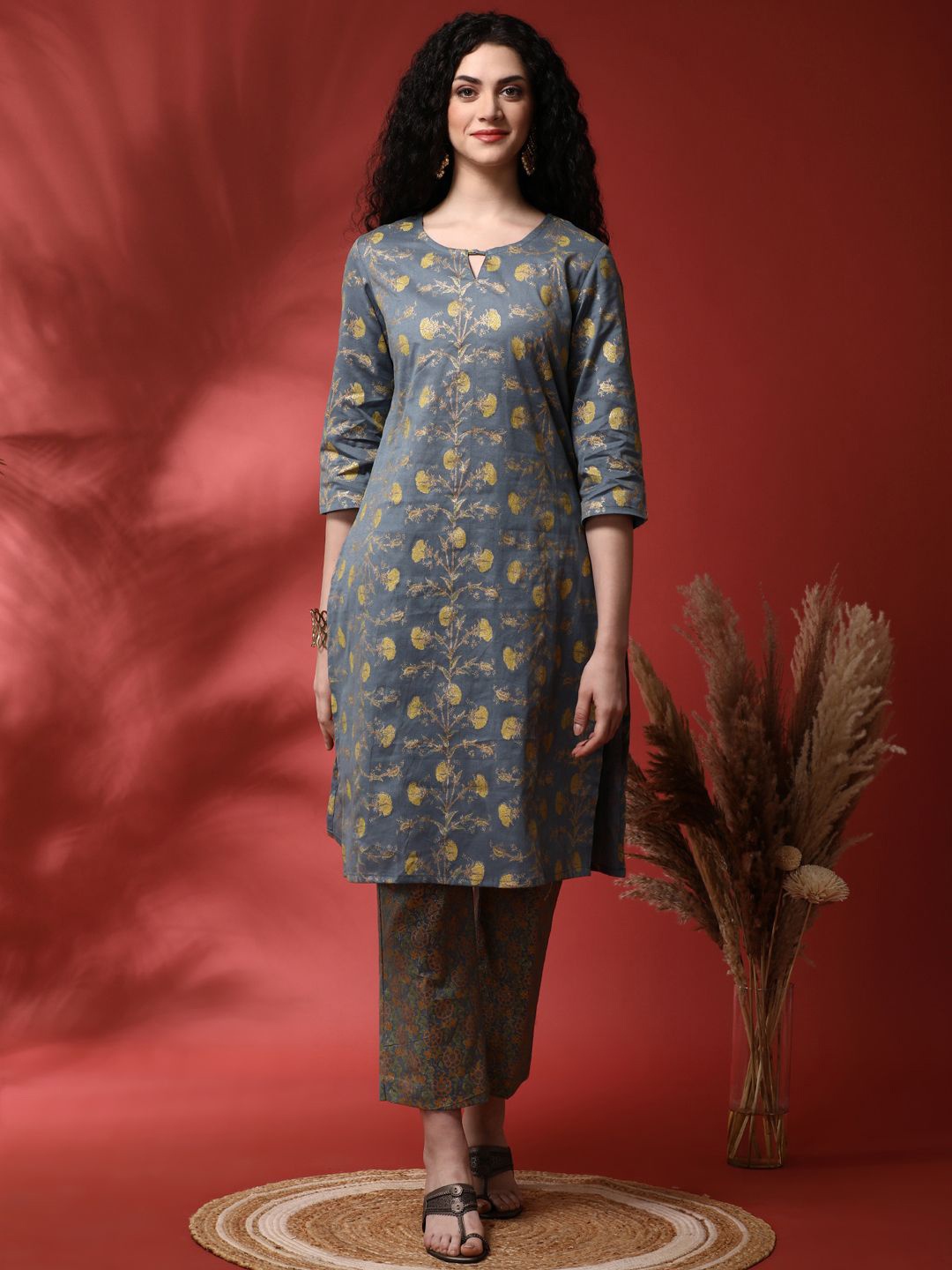 

Anouk Floral Printed Regular Pure Cotton Straight Kurta with Trousers, Grey