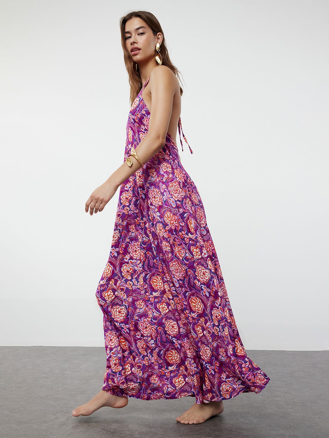 

Trendyol Floral Printed Halter Neck Maxi Dress, Na