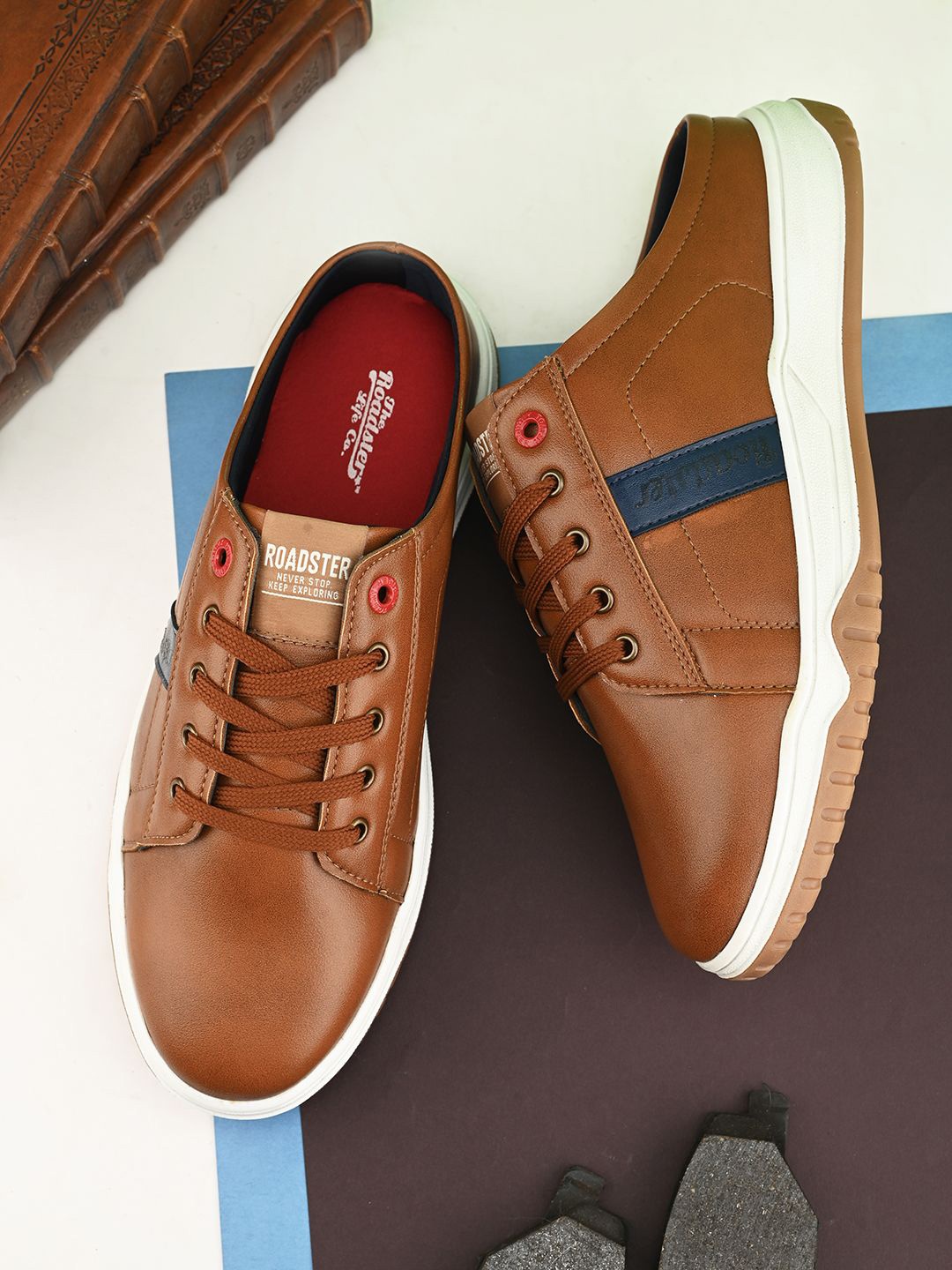 

The Roadster Lifestyle Co Men Lightweight Sneakers, Tan