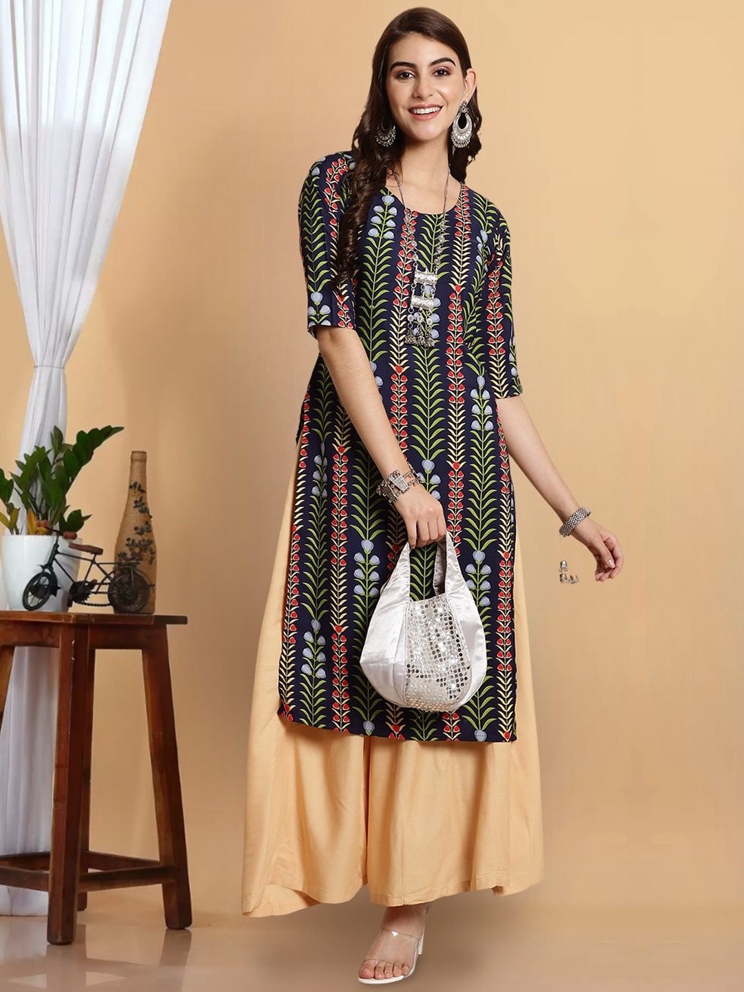 

7Threads Floral Printed Floral Crepe Straight Kurta, Black