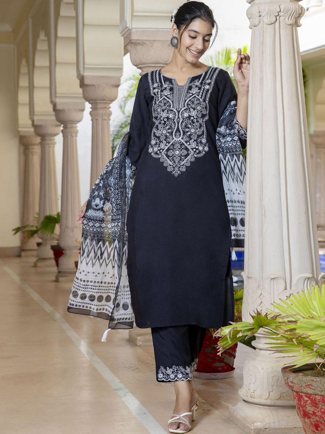 

VredeVogel Floral Embroidered Straight Kurta With Trousers & Dupatta, Black