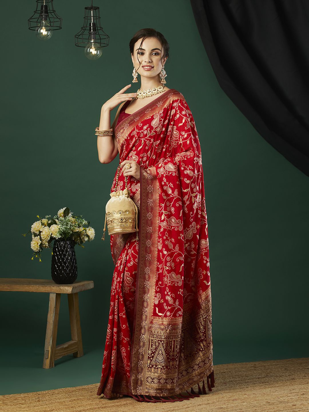 

KAYOMMI Banrasi Pure Georgette Jacquard Saree, Red