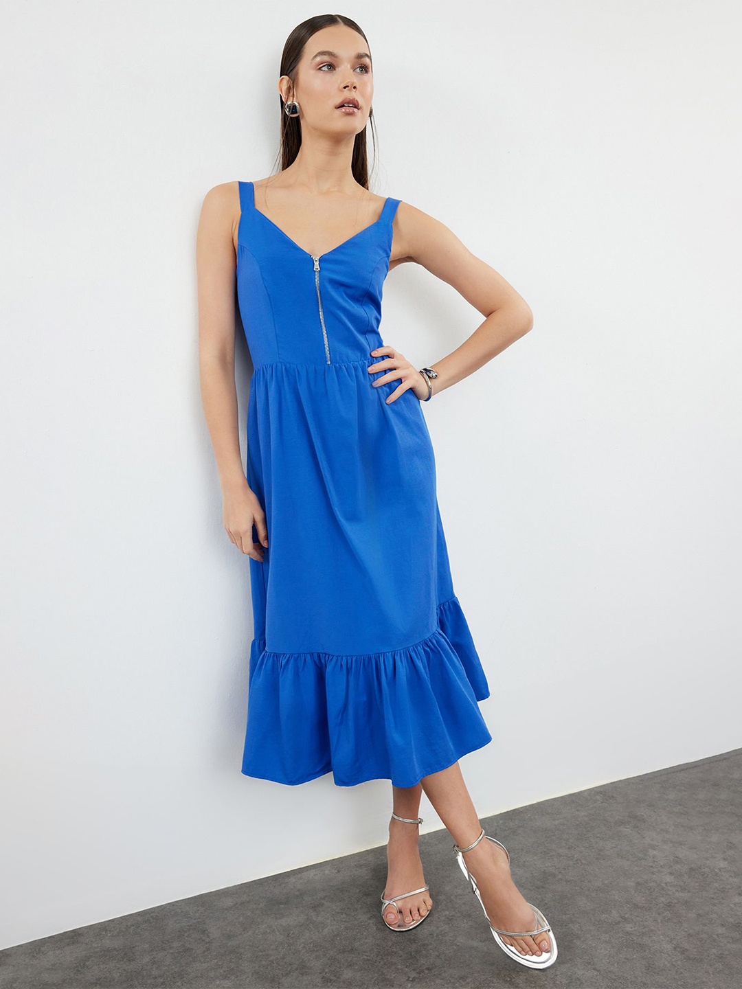 

Trendyol Solid Fit & Flare Sleeveless Midi Dress, Na