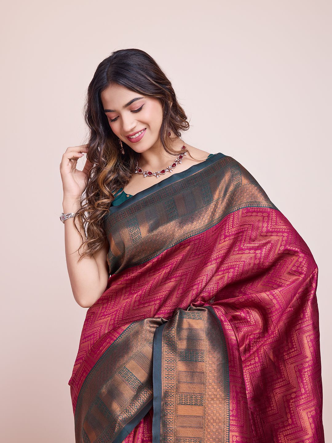 

CARTYSHOP Geometric Zari Woven Banarasi Saree, Pink