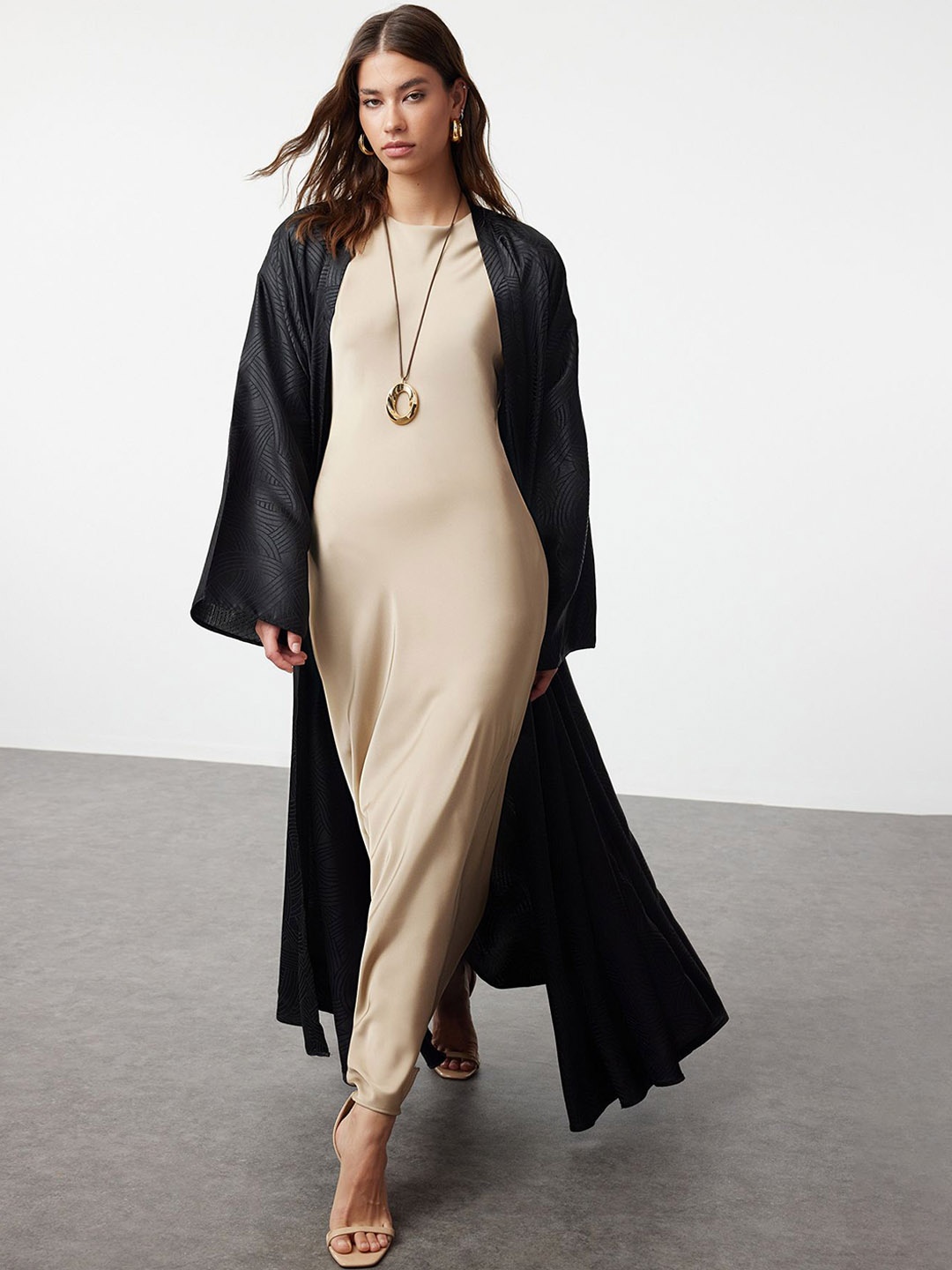 

Trendyol Printed Longline Open Front Shrug, Black