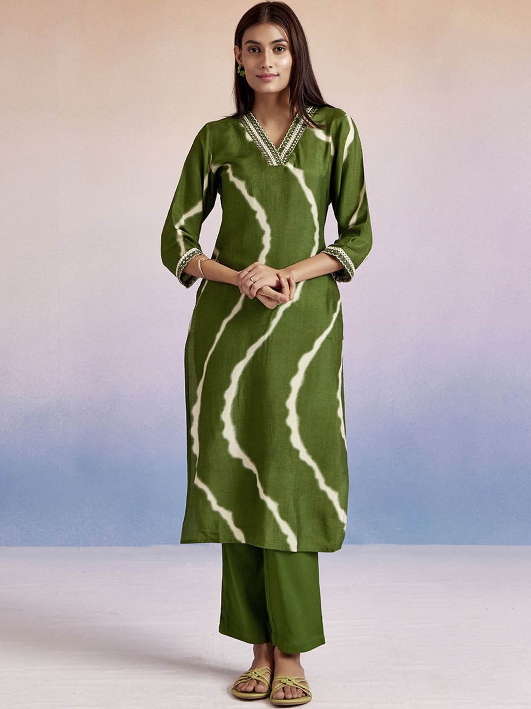 

Jaipur Kurti Embroidered Leheriya Kurta Set, Olive