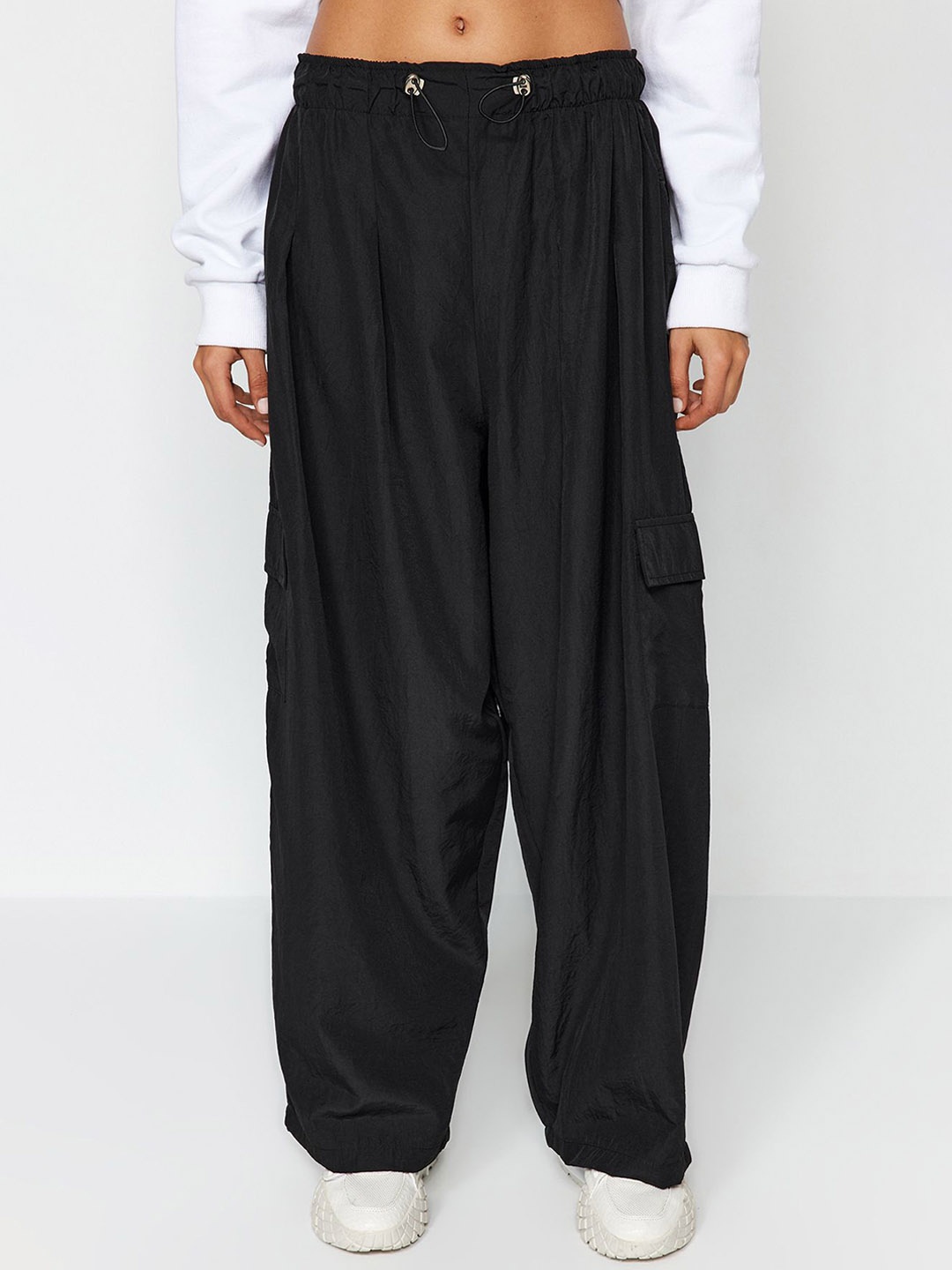 

Trendyol Women Mid-Rise Regular Fit Track Pant, Black