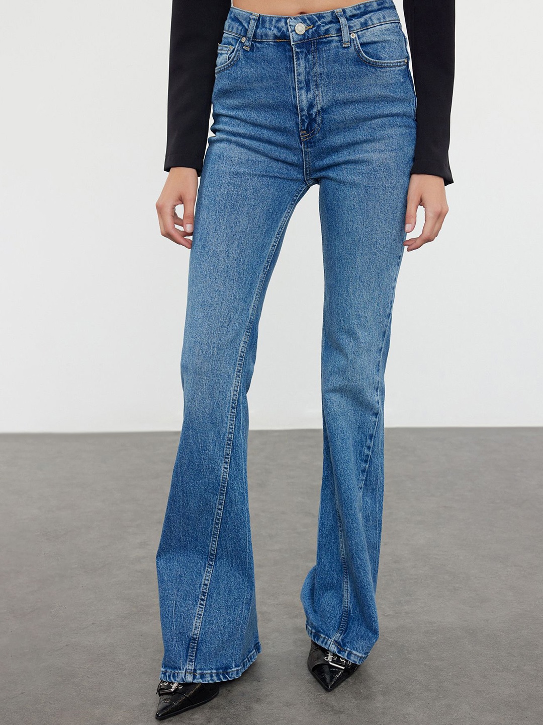 

Trendyol Women Light Fade Bootcut Jeans, Na