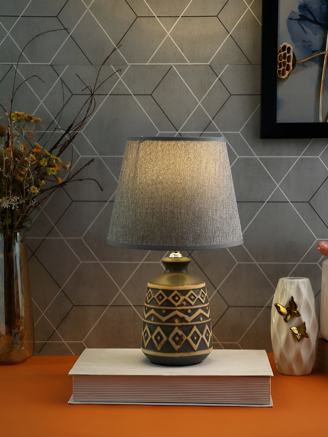 

TAYHAA Grey Textured Ceramic Contemporary Frusturical Shaped Table Lamp