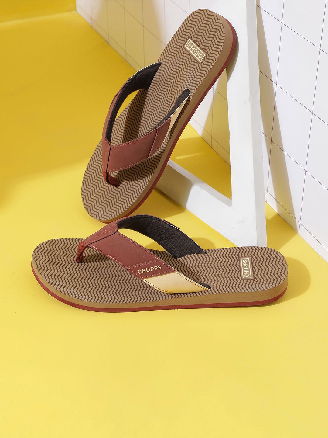 

CHUPPS Men Wyld Solid Rubber Comfort Thong Flip-Flops, Brown