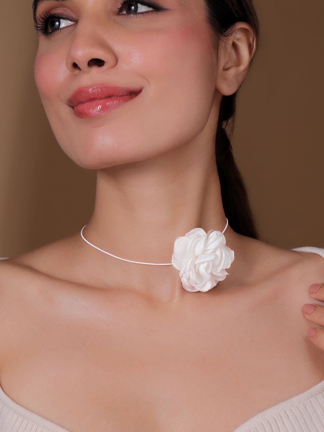 

Rubans Elegant White Floral Choker Necklace with Soft Fabric Rose Detail