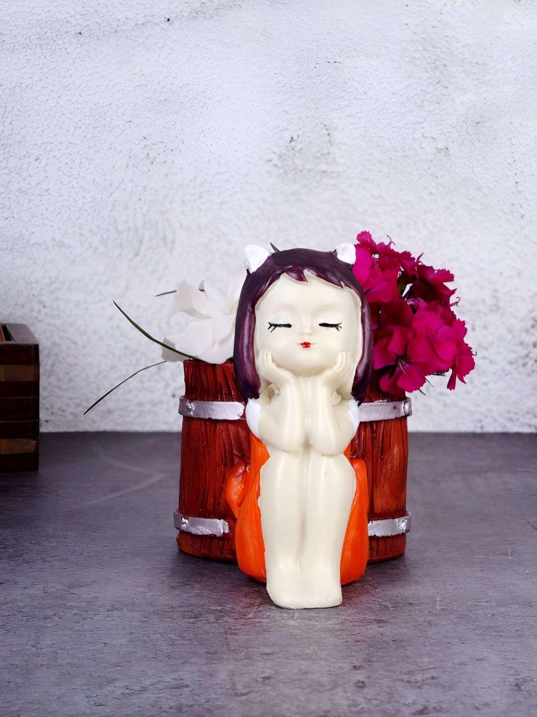 

FASHIYANOO Brown & White Baby Pot Figurine Showpiece