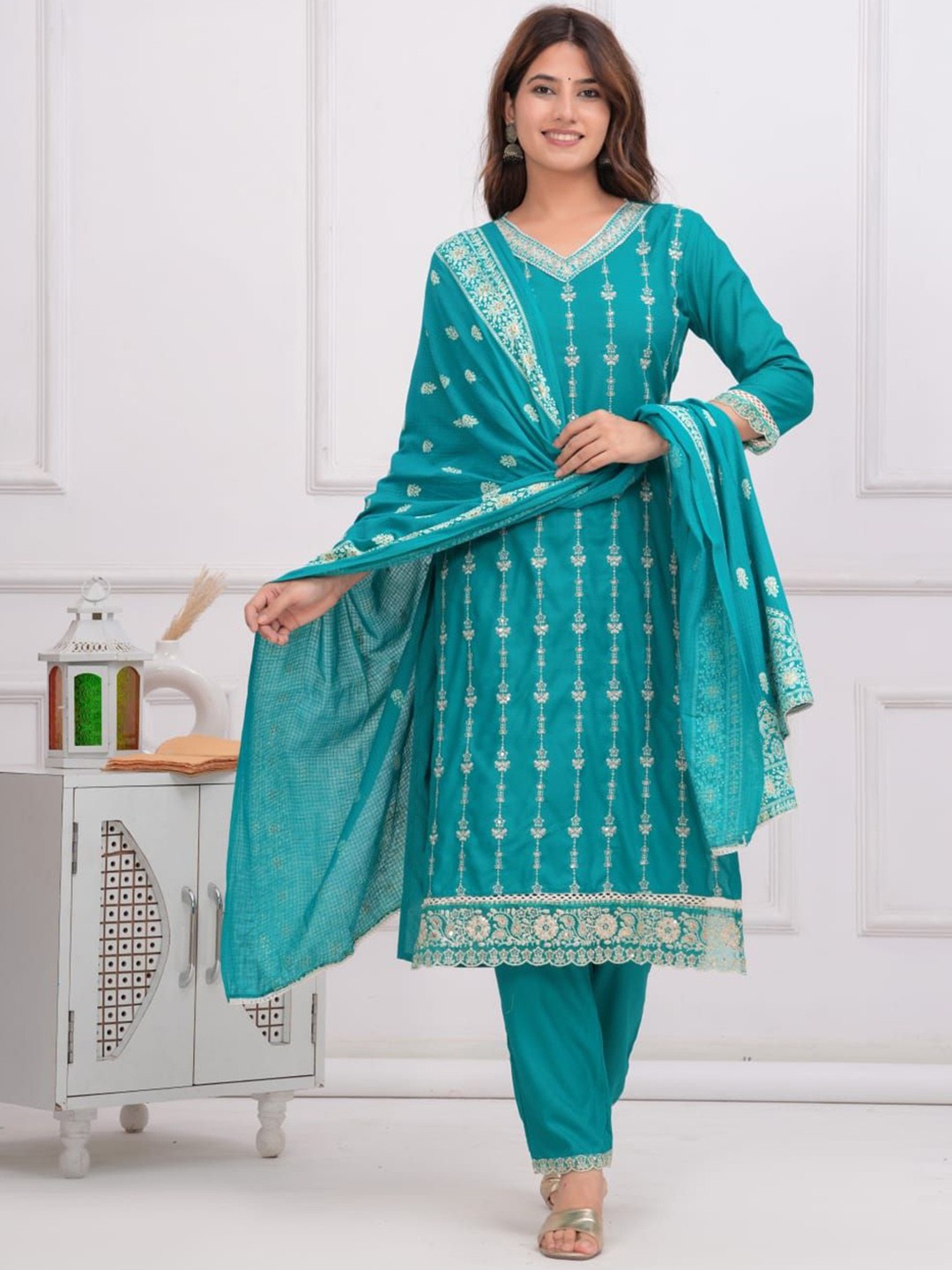 

PARUCREATION Floral Embroidered Sequinned Straight Kurta & Trousers With Dupatta, Turquoise blue