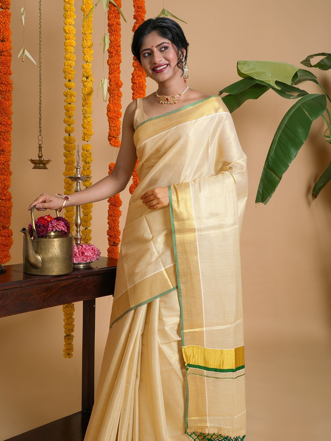 

TEEJH Zari Woven Design Tissue Kasavu Saree, Green