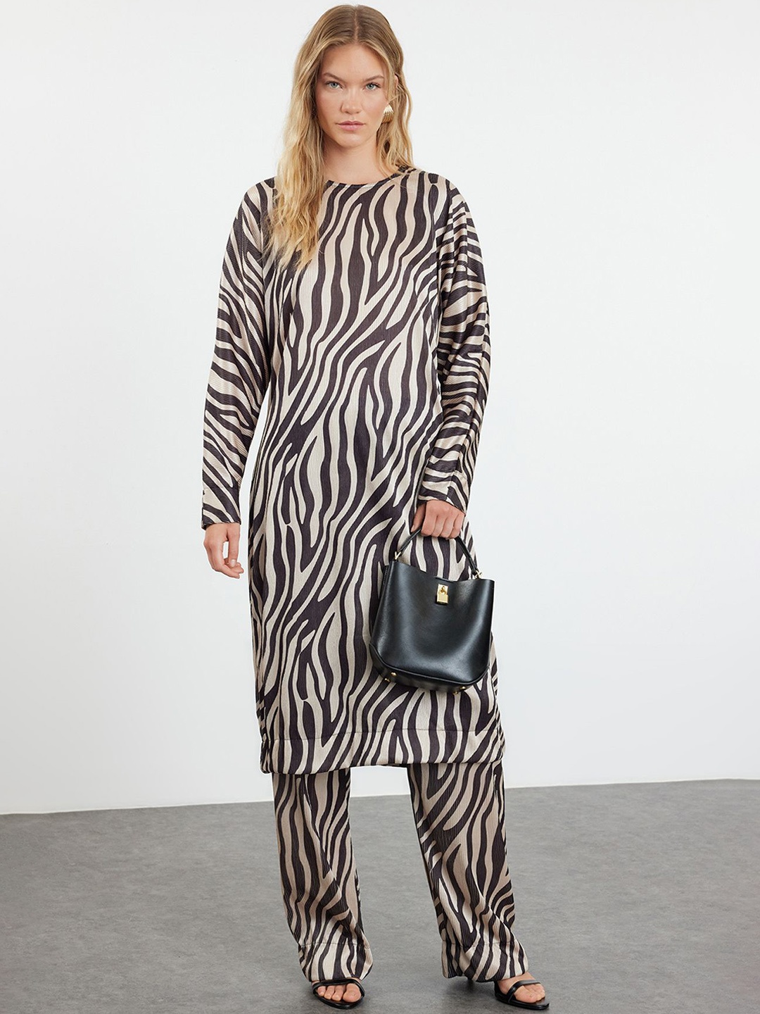 

Trendyol Abstract Printed Tunic With Trousers, Beige