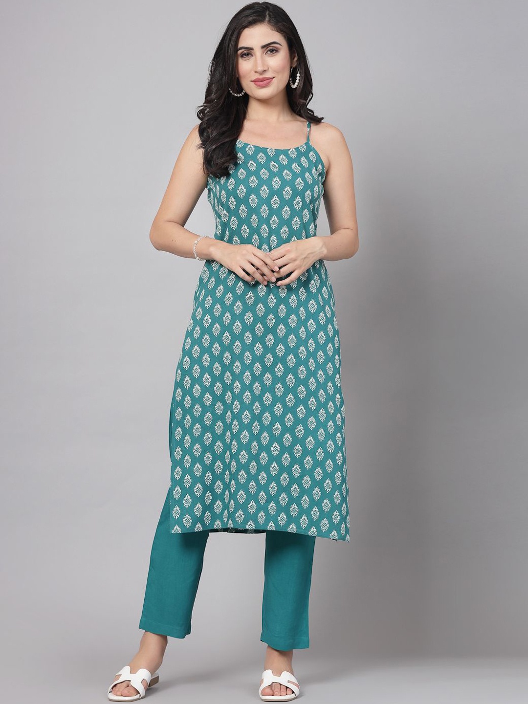 

CHIRAAI Ethnic Motifs Printed Shoulder Straps Straight Kurta with Trousers, Green