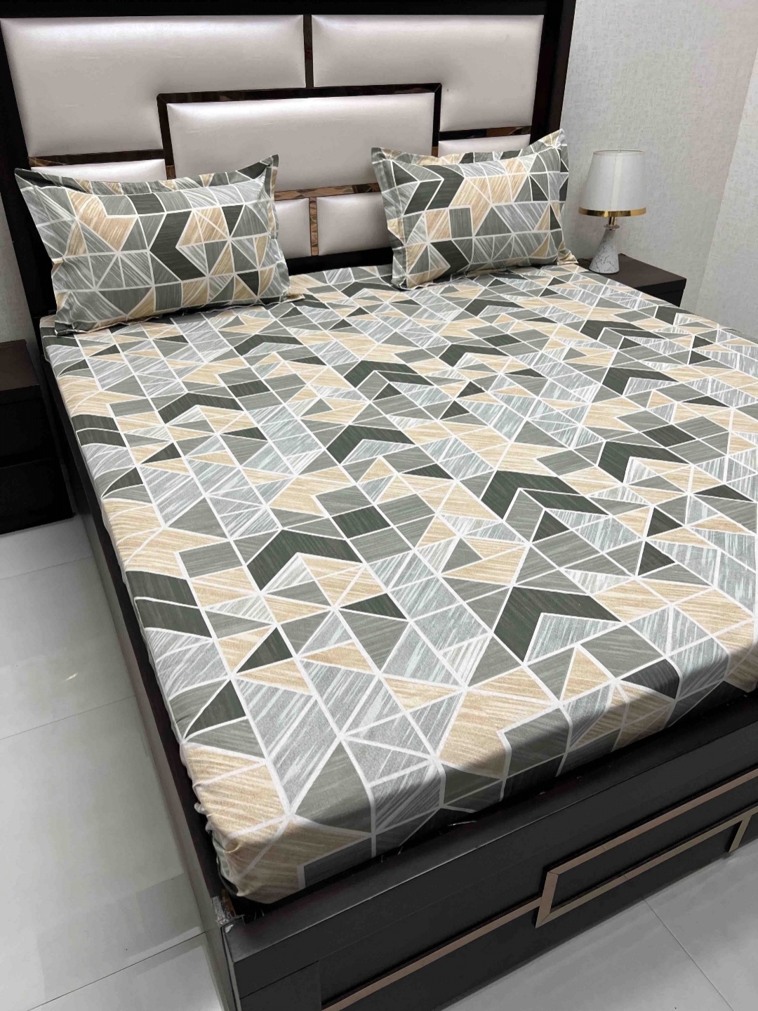 

Pure Decor Passion Green Geometric 250 TC Pure Cotton Queen Bedsheet With 2 Pillow Covers